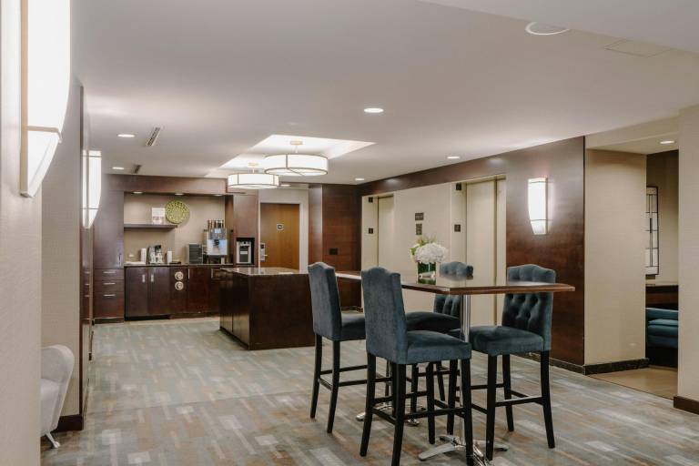 Club Quarters Hotel, Wacker at Michigan — photo 4