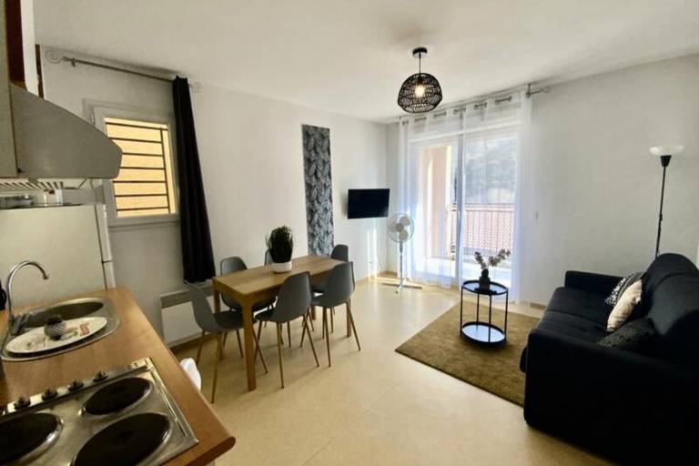 Lovely apartment with pool & patio | Pet-friendly — photo 3