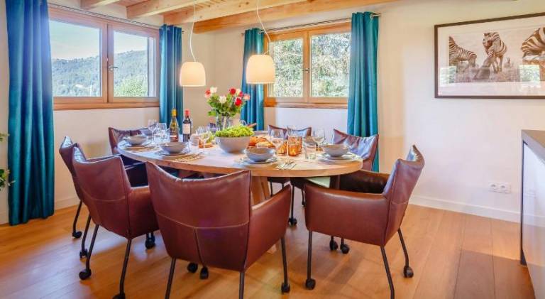 Chalet with hot tub | Ski nearby | Pets allowed — photo 5