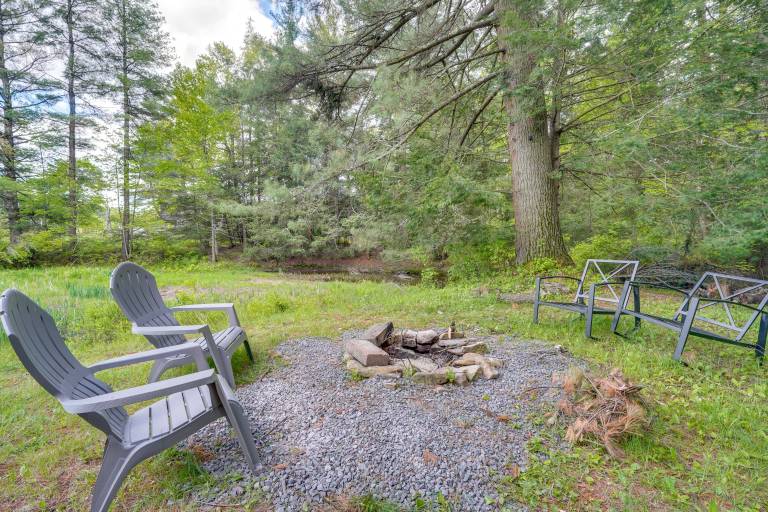 Pocono Couple's Getaway! Cute Cabin on 8 Acres — photo 2