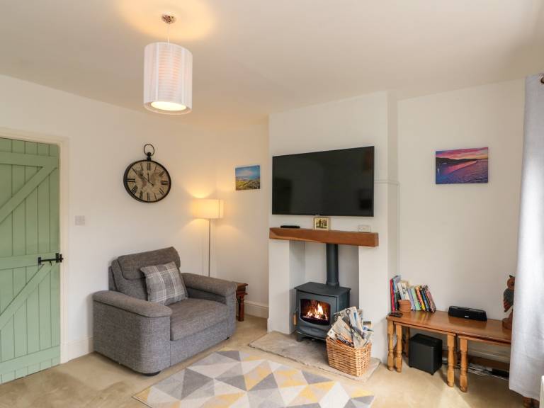 Child-friendly pleasant cottage with yard | Beach view | Pets allowed — photo 4