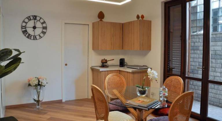 Apartment with jacuzzi — photo 4