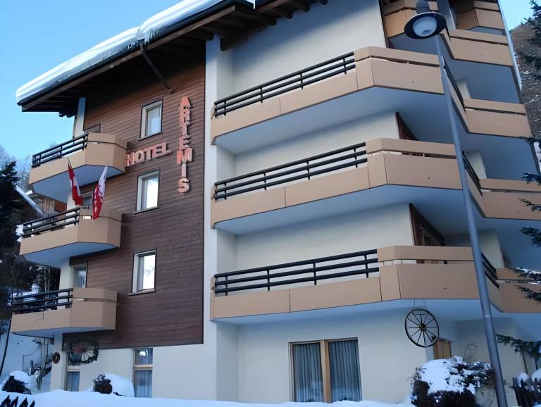 BaseCamp Hotel in Zermatt