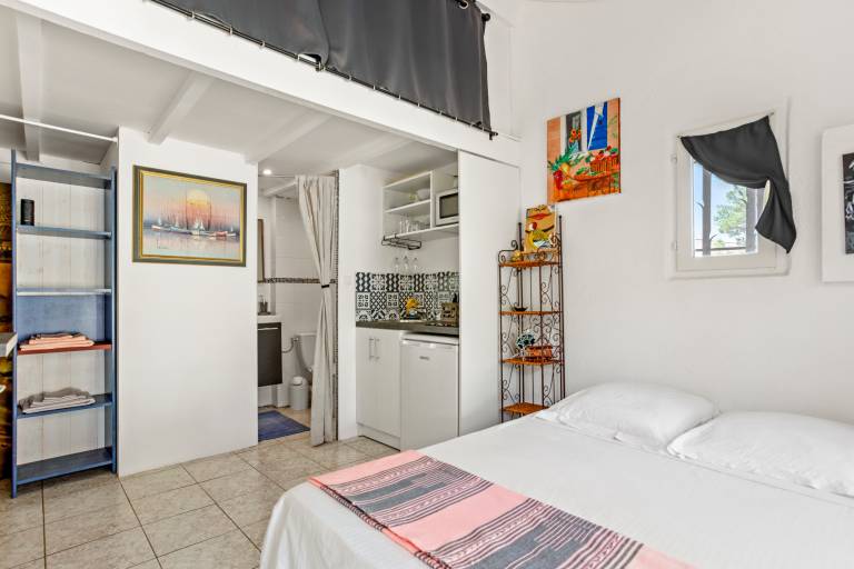 Studio Apartment 'Pinède Romane Fréjus' with Private Terrace, Wi-Fi and Air Conditioning — photo 4