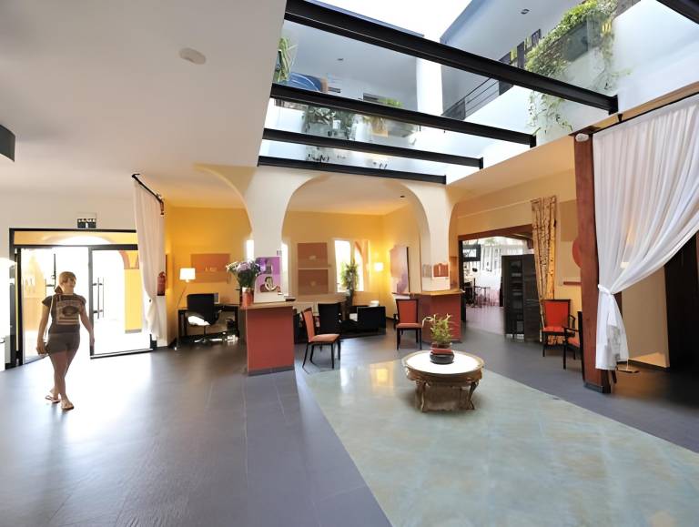 Atrium Hotel — photo 2