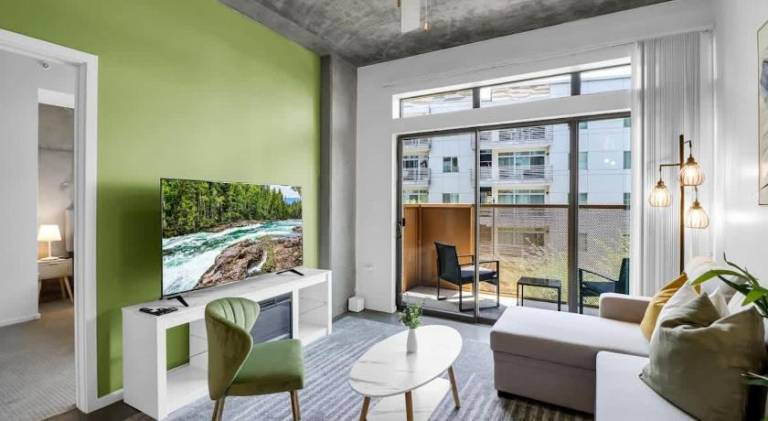 Apartment with pool in Phoenix, AZ