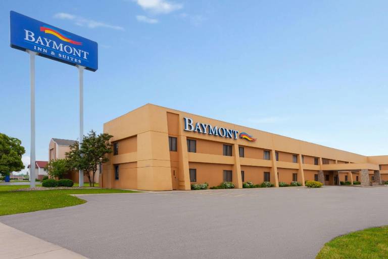 Baymont by Wyndham Green Bay in Lam