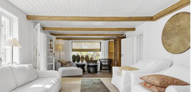 Child-friendly vacation home with yard, patio & barbeque | Beach nearby | Perfect for remote work | Pets allowed — photo 2