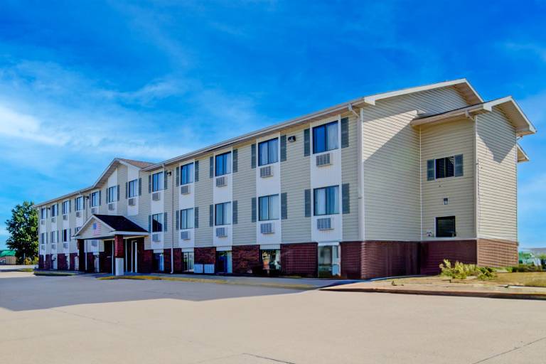 Capital O Amerihost Inn and Suites Kingdom City Hwy 54 MO — photo 2