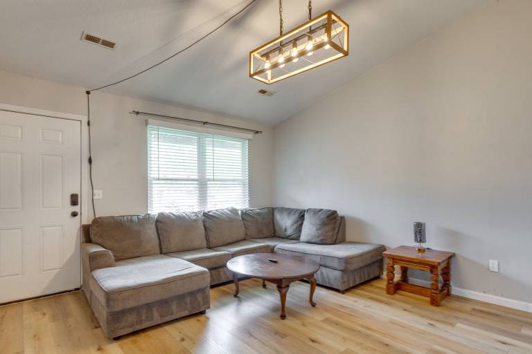 12 Mi to St Louis: Pet-Friendly Metro East Home — photo 3