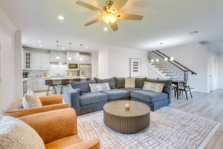 Yard & Workspaces Luxe Duplex Unit in Houston