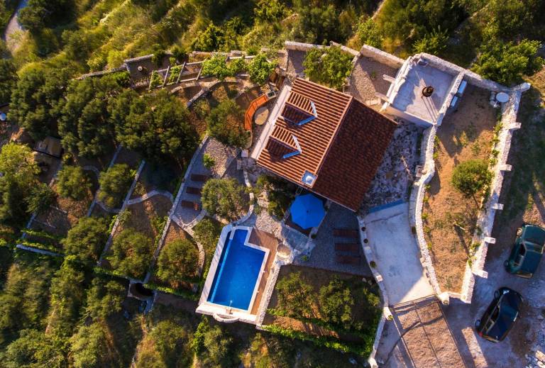 Villa with garden, private pool & BBQ | Mountain view — photo 5