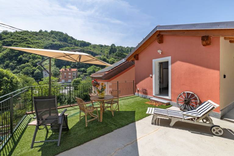Beautiful vacation home with barbeque, patio & fast internet | River view | Pet-friendly in Savona