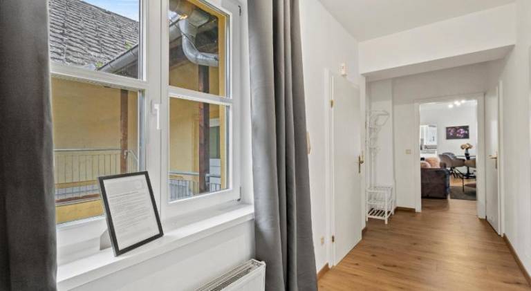 Rental apartment with patio — photo 4