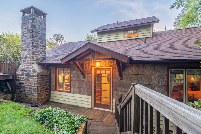 Cottage with grill & hot tub | Mountain view — photo 2