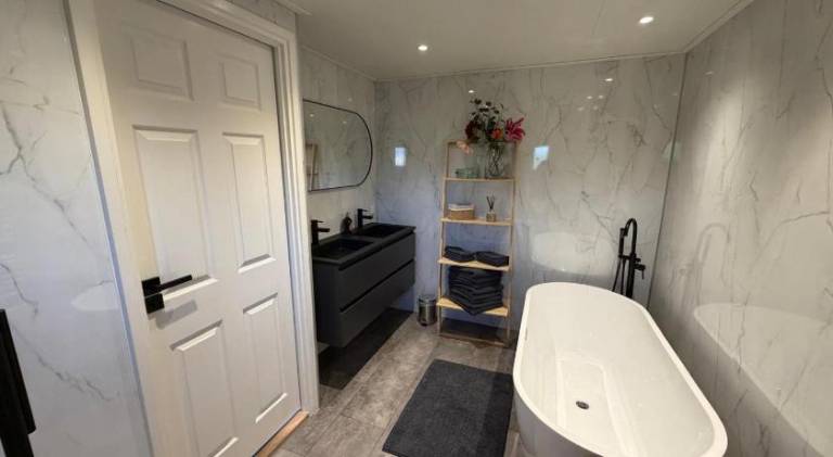Luxe 8-Persoons Veluwe Wellness Chalet met Prive Jacuzzi & Sauna - Gemeenschappelijk Zwembad - Voort — photo 4