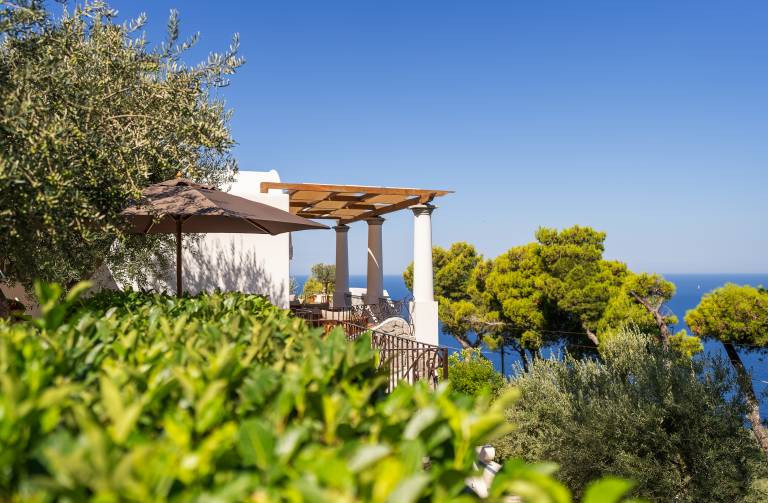 Children-friendly villa with grill, terrace & garden | City view | Pets are welcome — photo 2
