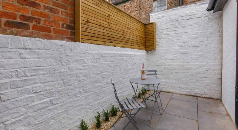 House | Next to York Castle — photo 3