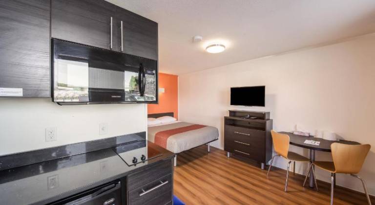 Motel 6 Cranbrook, BC — photo 2