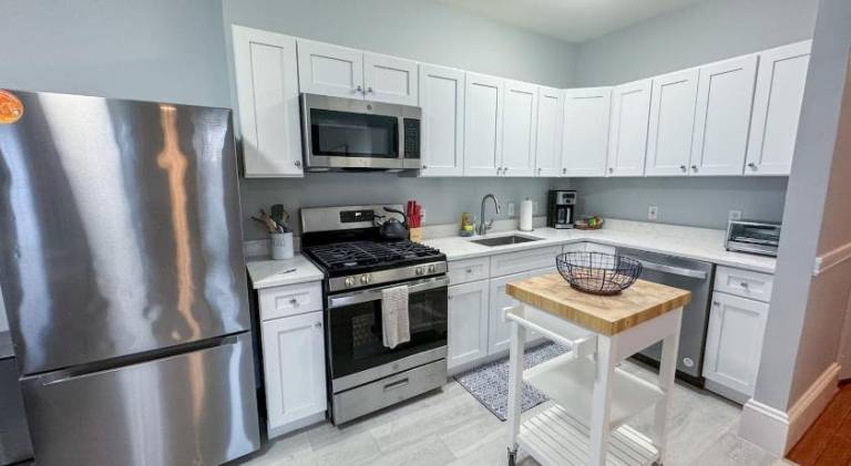 Spacious 3Bed, 2Bath, Near Hospitals & Transports — photo 3