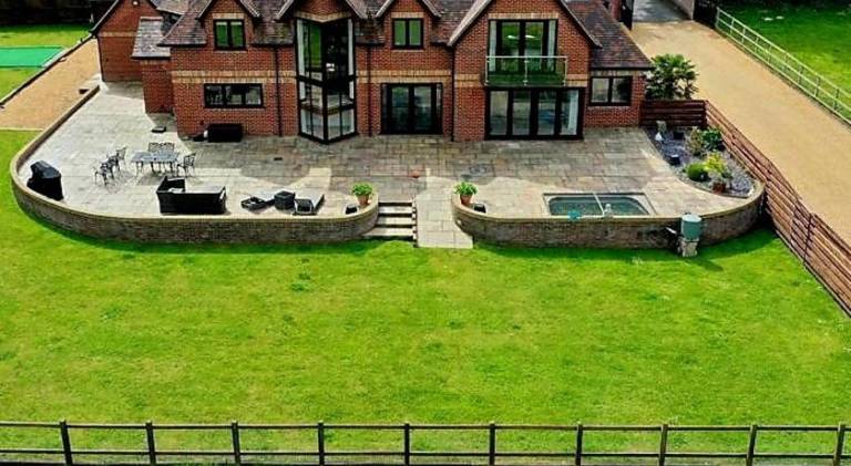 House with 6 rooms for 11 persons in Ringwood