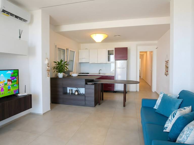 Fully equipped villa with yard, grill & patio | Beach nearby | Pet-friendly — photo 3