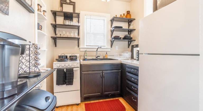 Rustic Studio walking distance to Downtown — photo 4