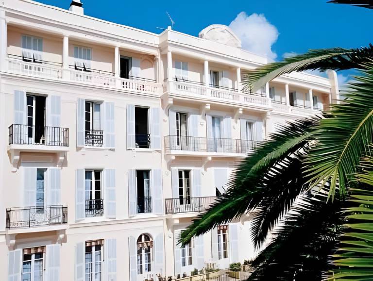 Hotel Vacances Bleues Balmoral in Menton