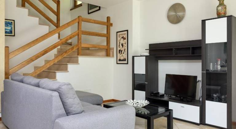Holiday apartment with hot tub, terrace & garden | Beach nearby | Dogs allowed — photo 2