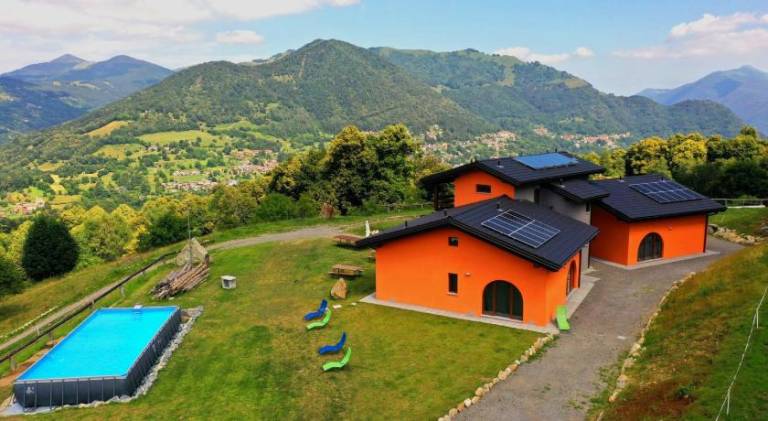 Farm with terrace, pool & yard in Centro Valle Intelvi