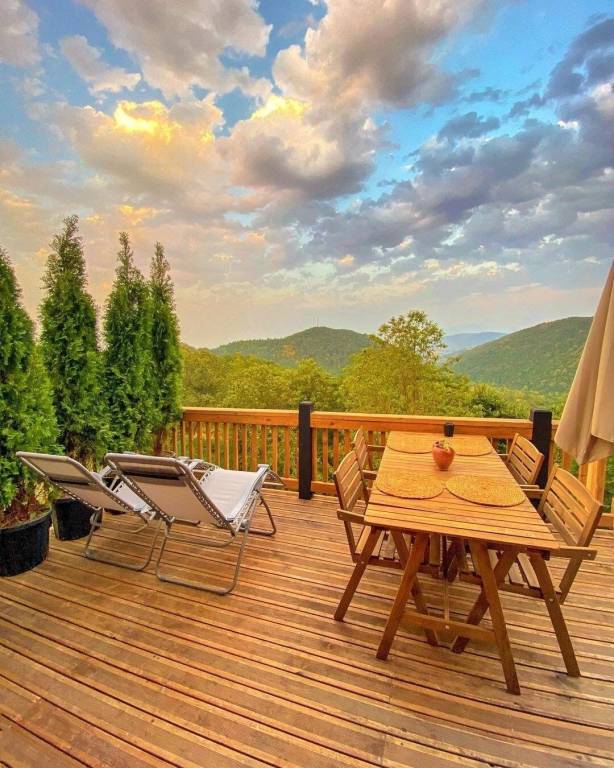 Spacious bungalow with yard, pool & grill | Perfect for remote work | Dogs allowed — photo 3