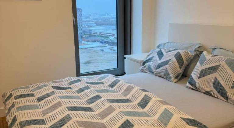 The Urban Escape in Media City - A private room and bathroom in a shared apartment — photo 2