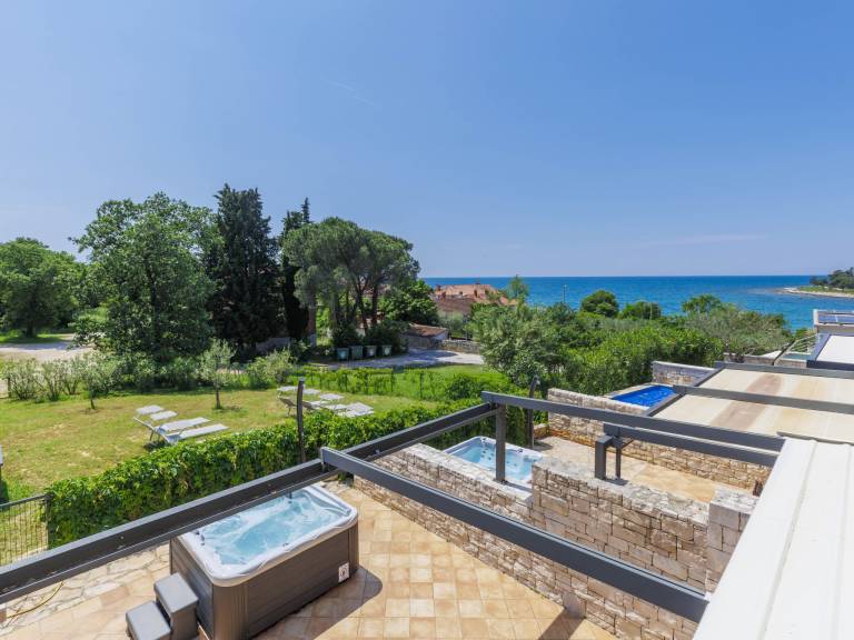 House with yard, BBQ & private pool | Sea view — photo 4