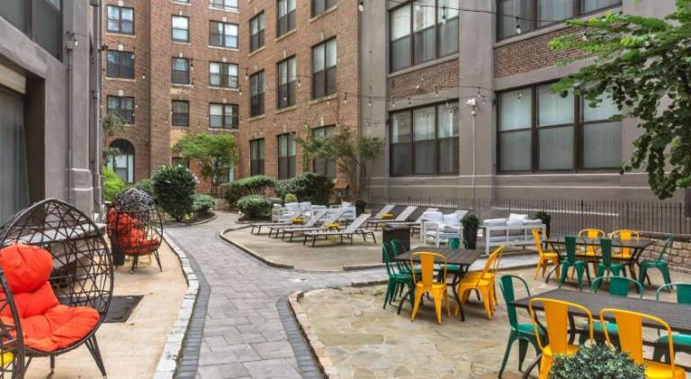 Apartment with garden & hot tub — photo 3