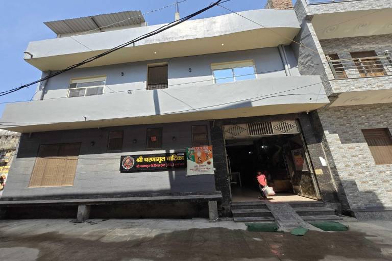 Hotel O Prem Mandir Formerly Charnamrit Vatika