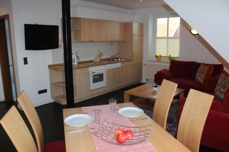 Holiday apartment with yard, terrace & grill — photo 3