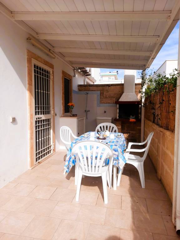 House with patio & BBQ | Pets allowed — photo 3