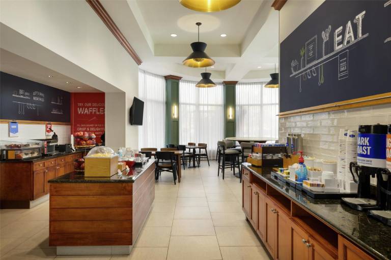 Hampton Inn & Suites Greenville-Downtown-RiverPlace — photo 4