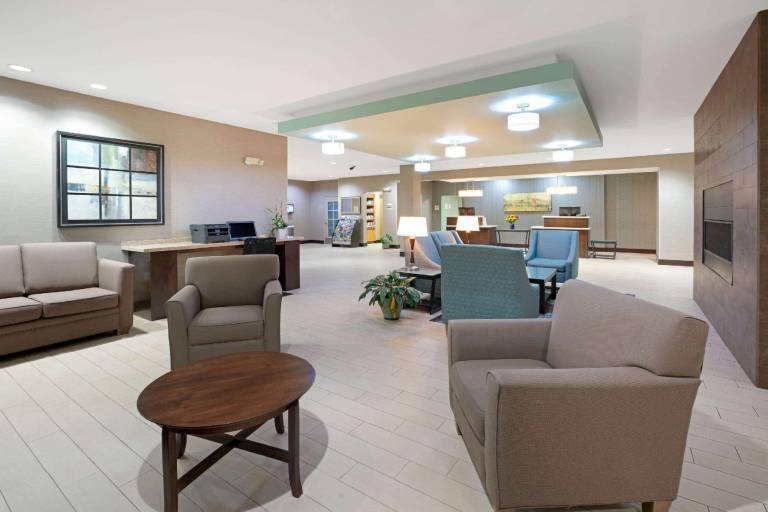 La Quinta Inn & Suites by Wyndham Bellingham — photo 3