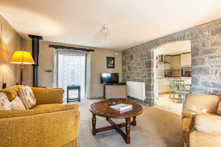 Nice cottage with yard & pool | Pets allowed — photo 3