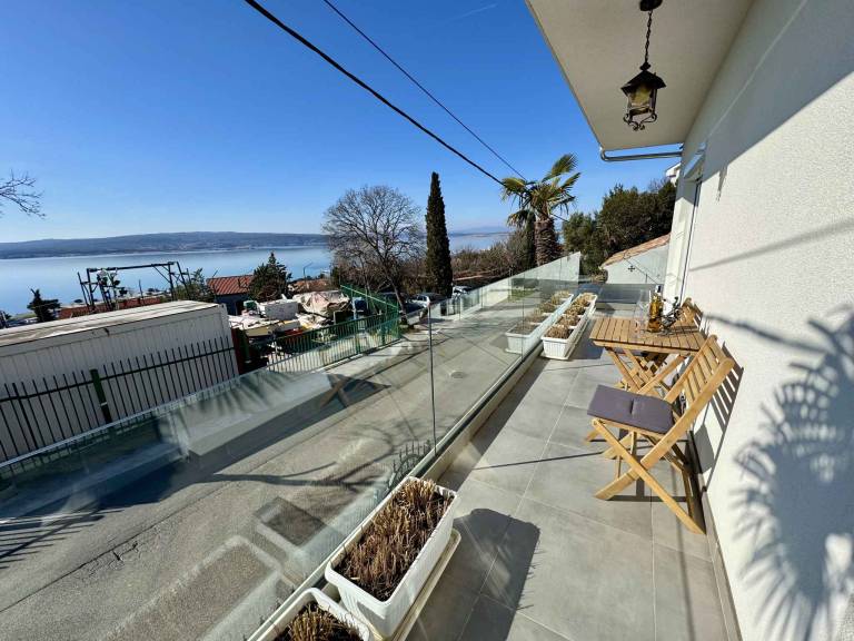Holiday apartment with two bedrooms and balcony overlooking the sea in Crikvenica