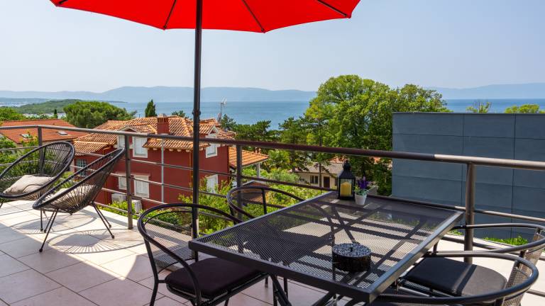 Apartman Sunshine Njivice Krk by Villas Guide in Omisalj