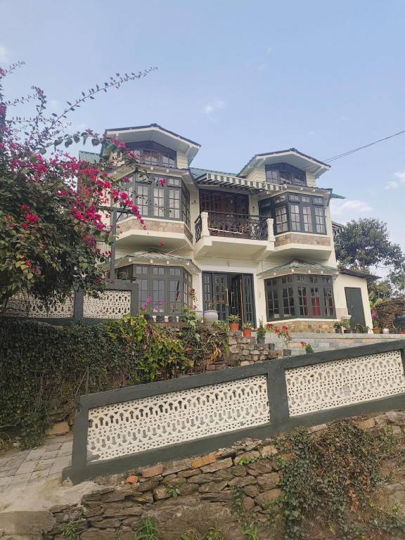 Vacation home with yard in Darjeeling