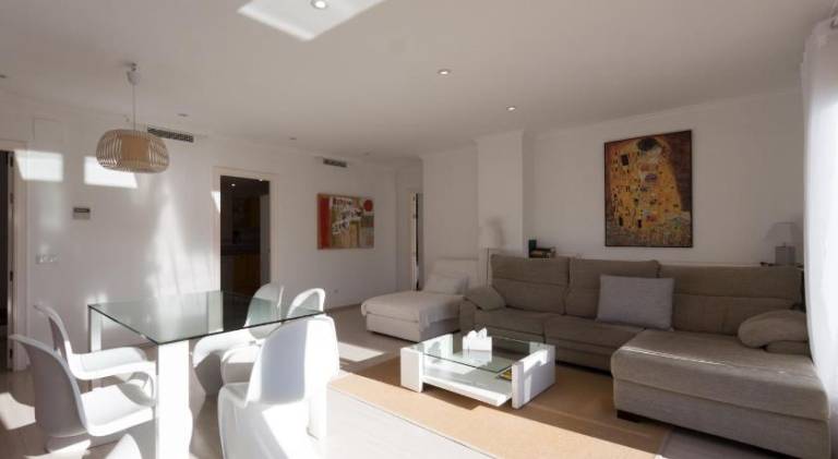 Fully equipped nice rental apartment with patio, private pool & barbeque | Close to the beach | Dogs allowed — photo 4