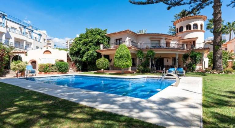 Holiday apartment with pool — photo 3