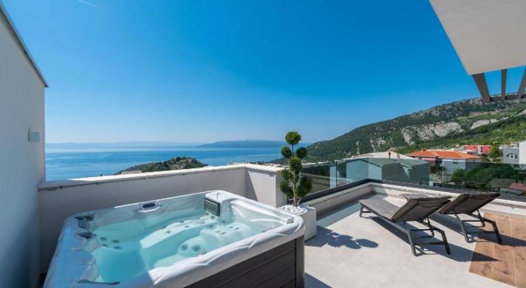 Lovely villa with pool & jacuzzi | Pets allowed — photo 4