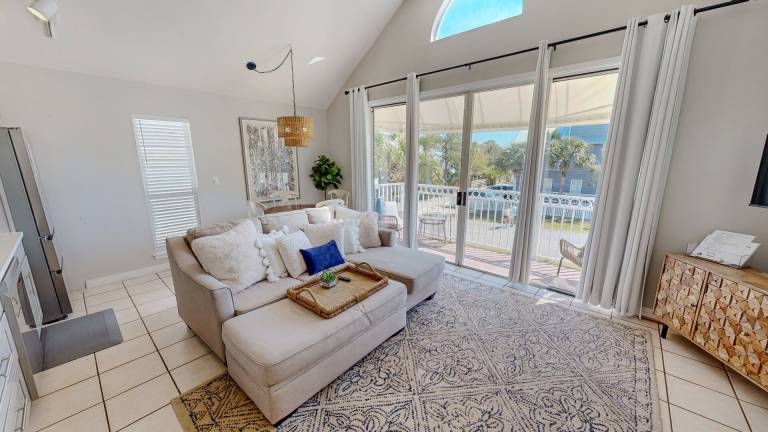 Family-oriented nice condo with terrace & pool | Pets are welcome in Destin, FL