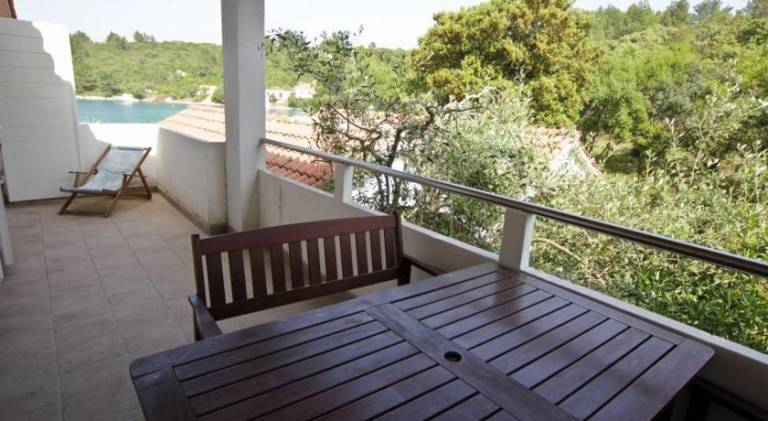 Rental apartment with yard, grill & patio | Pets are welcome — photo 2