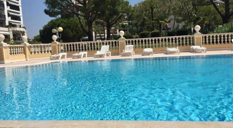 Apartment with pool — photo 3