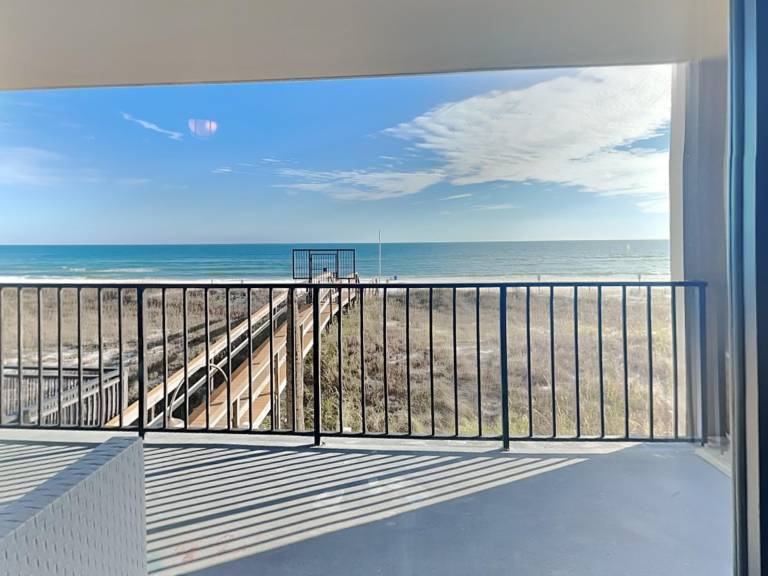 Ocean Breeze West 201